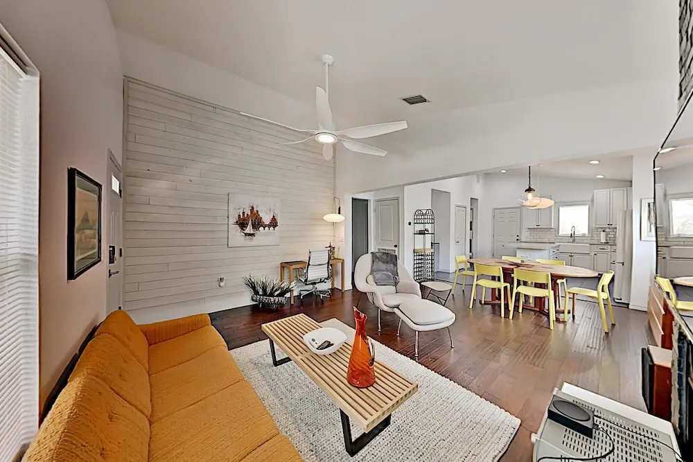 305whaya 3 Bedroom Home