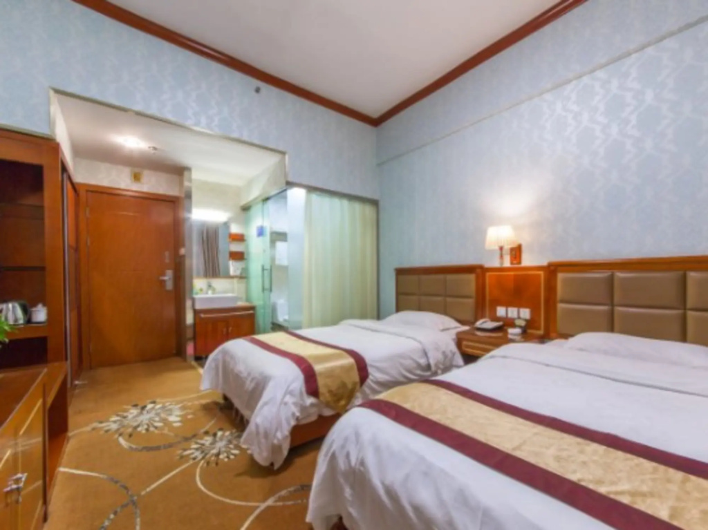 Hengyi Hotel (Railway Station Store of Dashu Camp, Renmin East Road, Kunming)