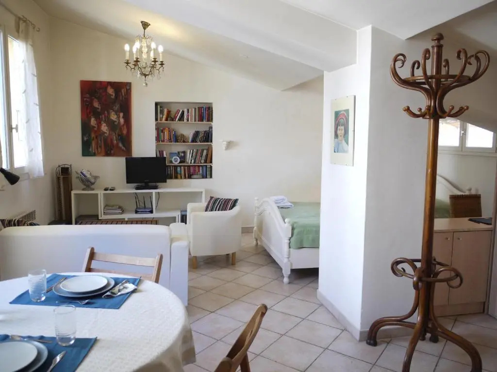 Studio 6 - a Quiet And Spacious Studio Flat in the Old Town