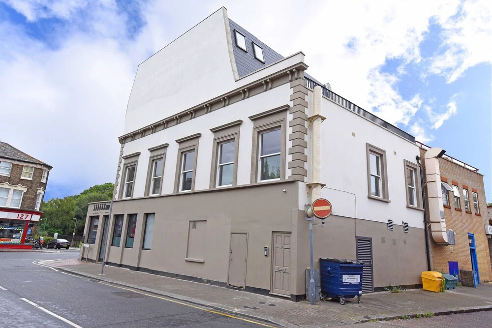 Modern & Spacious 2 Bed Apartment at Clapham Junction