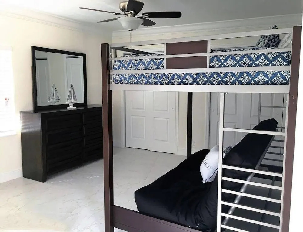 Beautiful Villa, Family Friendly, Access to Dock