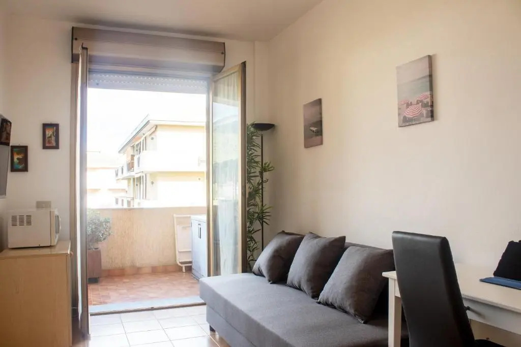Box e Ampio Terrazzo per un Relax a 600 metri dal mare