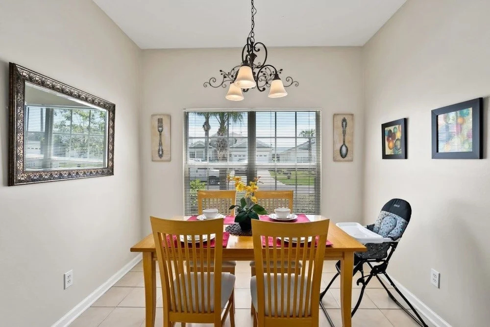 4 bed Single Level Home in Windsor Palms Sleeps 8