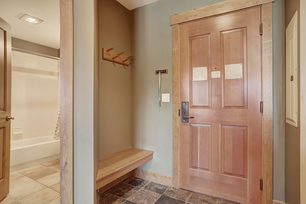 8843 The Springs 2 Bedroom Condo