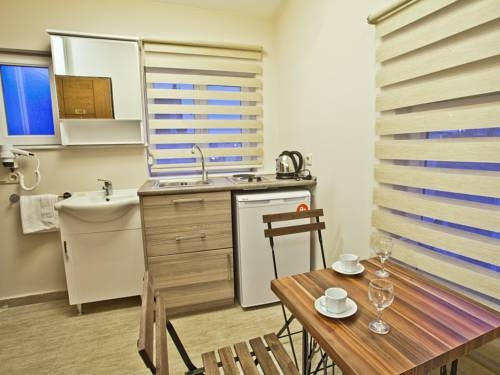 Leon Suites
