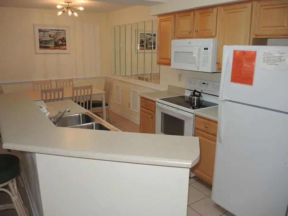Golf Course View Condo 3005m With Outdoor Pool in Brunswick Plantation Resort and Golf by Redawning