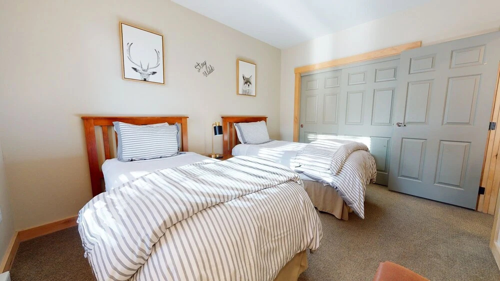Sunstone 214 Updated Ski-In Ski-Out Condo with Great Complex Amenities by RedAwning