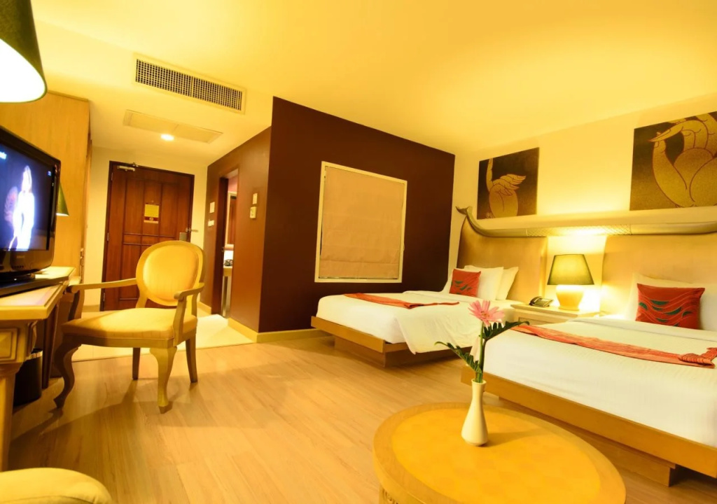 The StandardX, Bangkok Phra Arthit