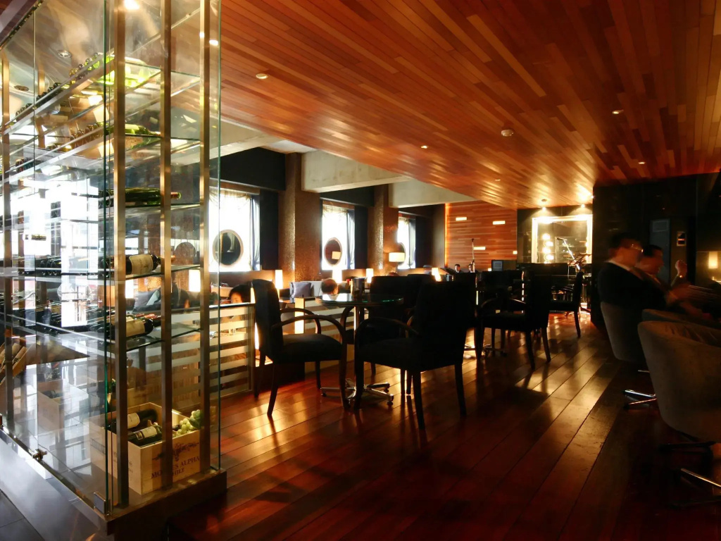 Hotel M