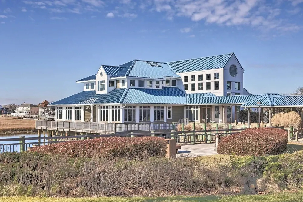 Canal Views & Community Pool: Ocean City Condo