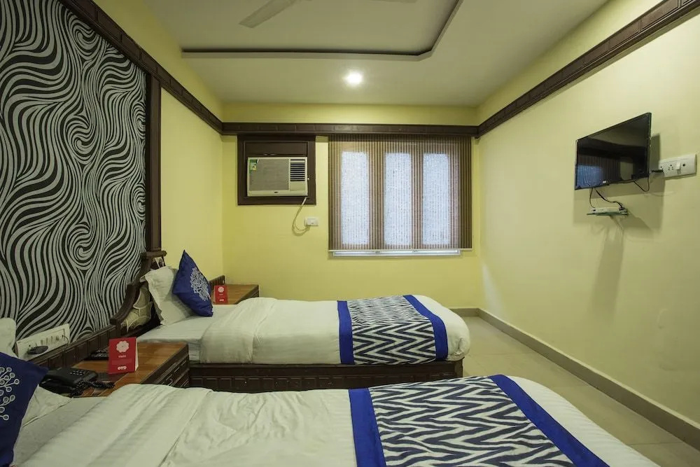 OYO 5738 Hotel Lords Inn