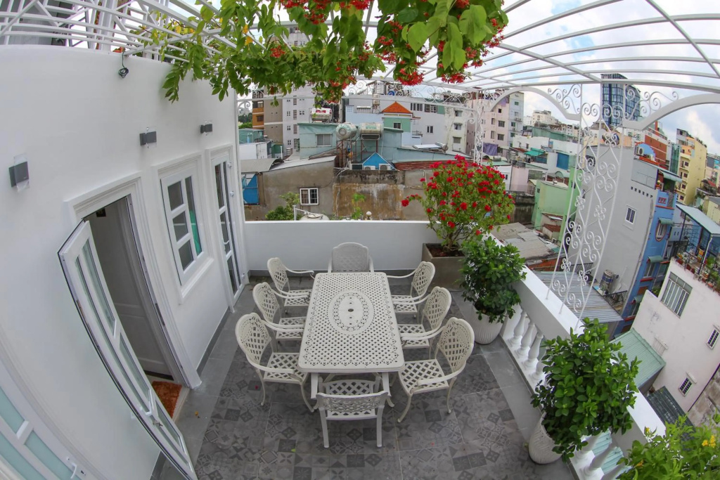 Full House Hostel