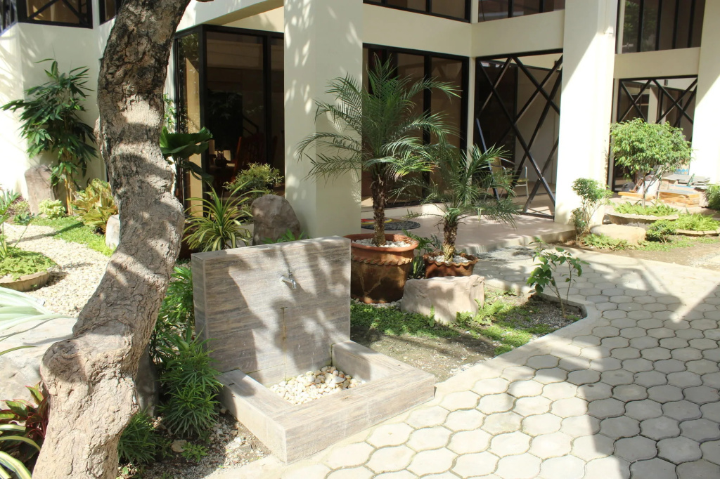 Anahaw Studio Suites