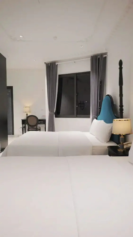 Royal Hotel - Trinh Van Bo, Nam Tu Liem
