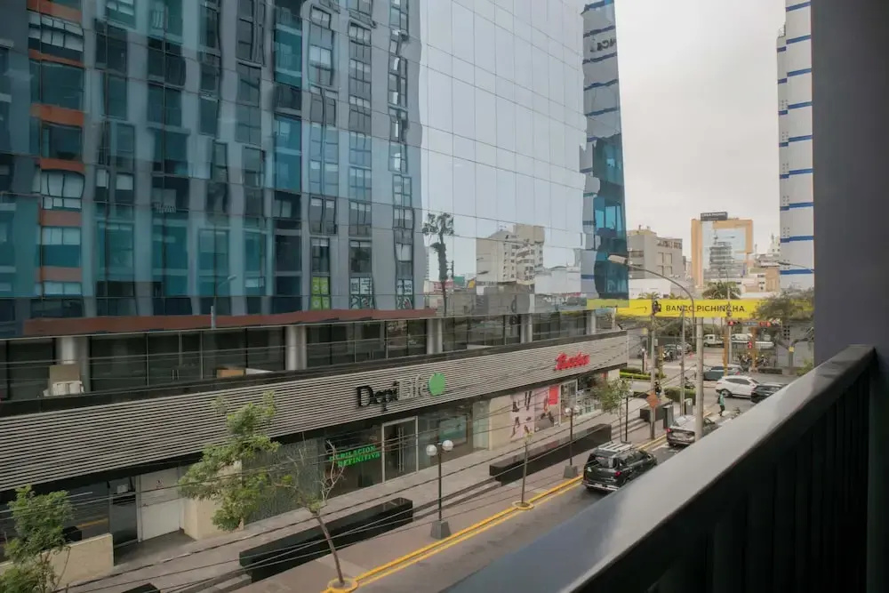 w Striking 1BR Duplex in Miraflores