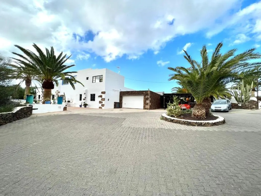 Suite/BB only adults, FreeWifi, shared pool, ocean view in Yaiza
