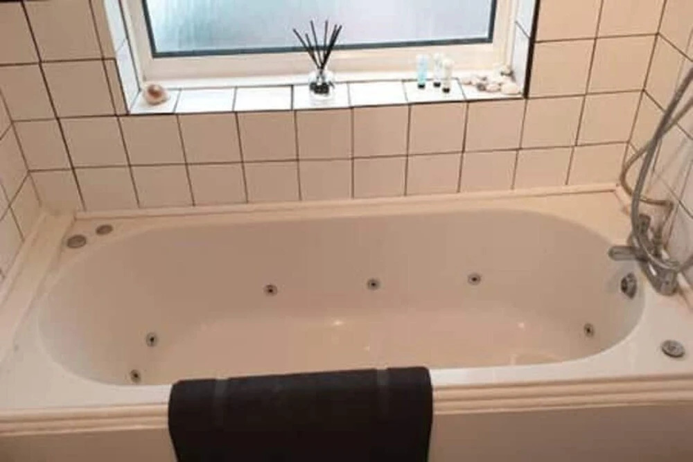Compact Suite, 3 min From Beach - Inc Breakfast