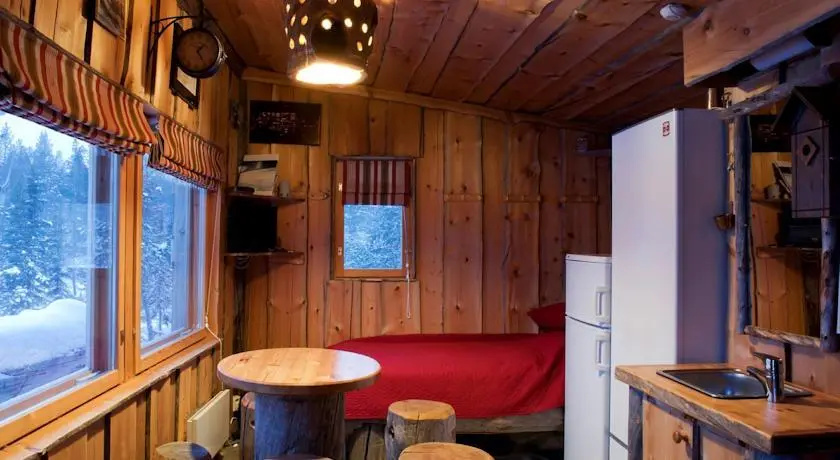 Veikasenharju Log House