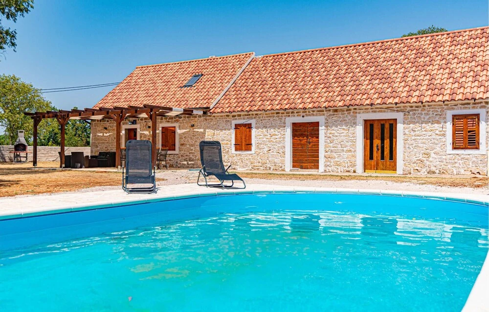 2 Bedroom Beautiful Home In Drinovci