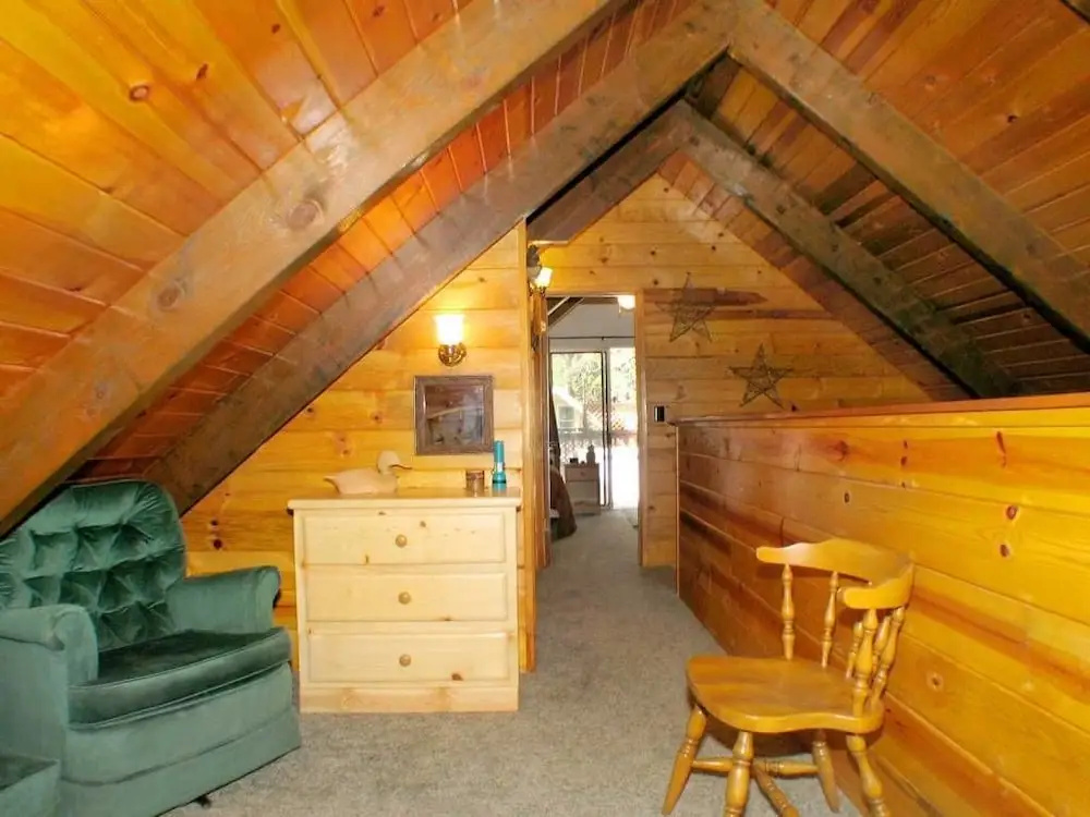 Tahoe Tree House  1831m 3 Bedroom Cabin