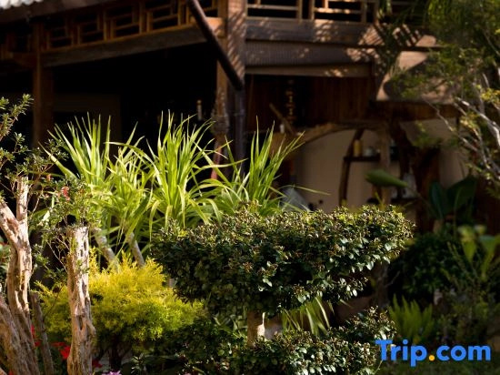 Mangshi Yunshangju Holiday Homestay