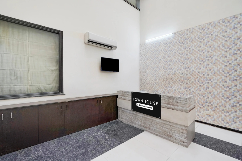 Super Townhouse Sector 51 Noida Near Metro Station