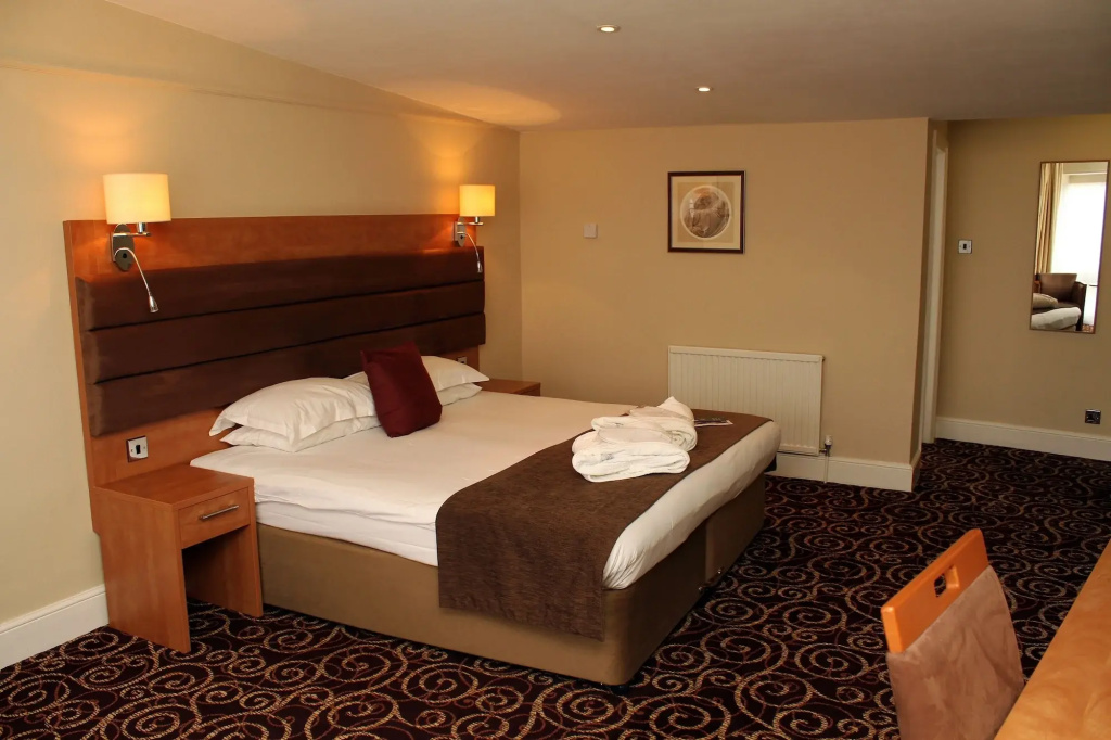 The Legacy Rose & Crown Hotel