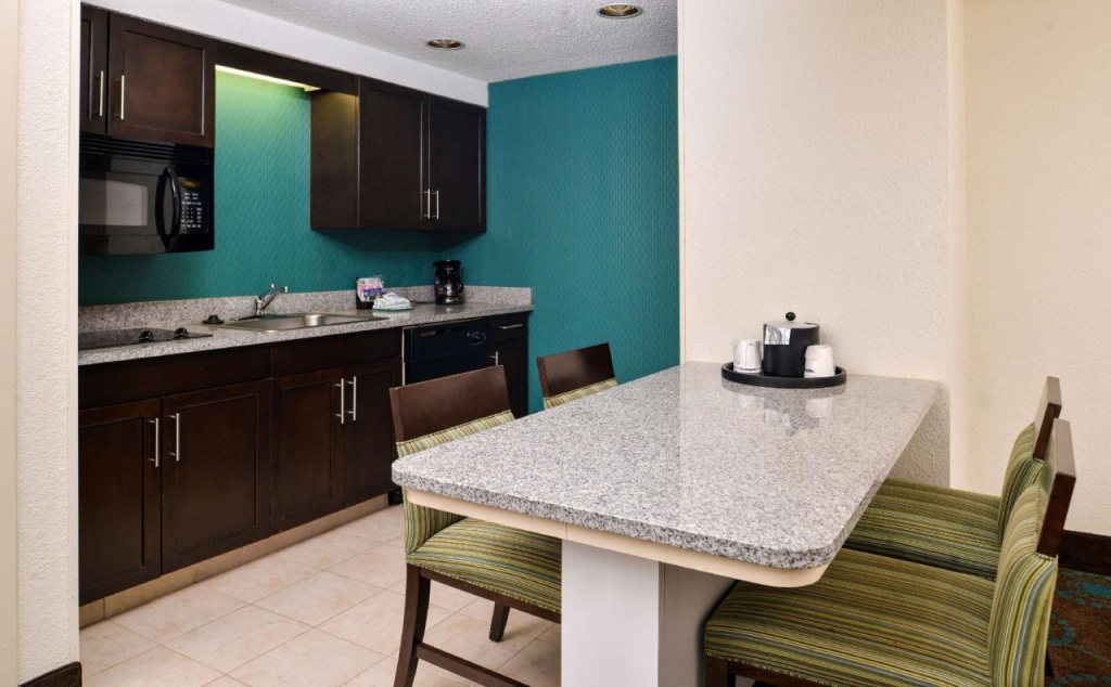 Hampton Inn & Suites Newport News-Airport - Oyster Point Area