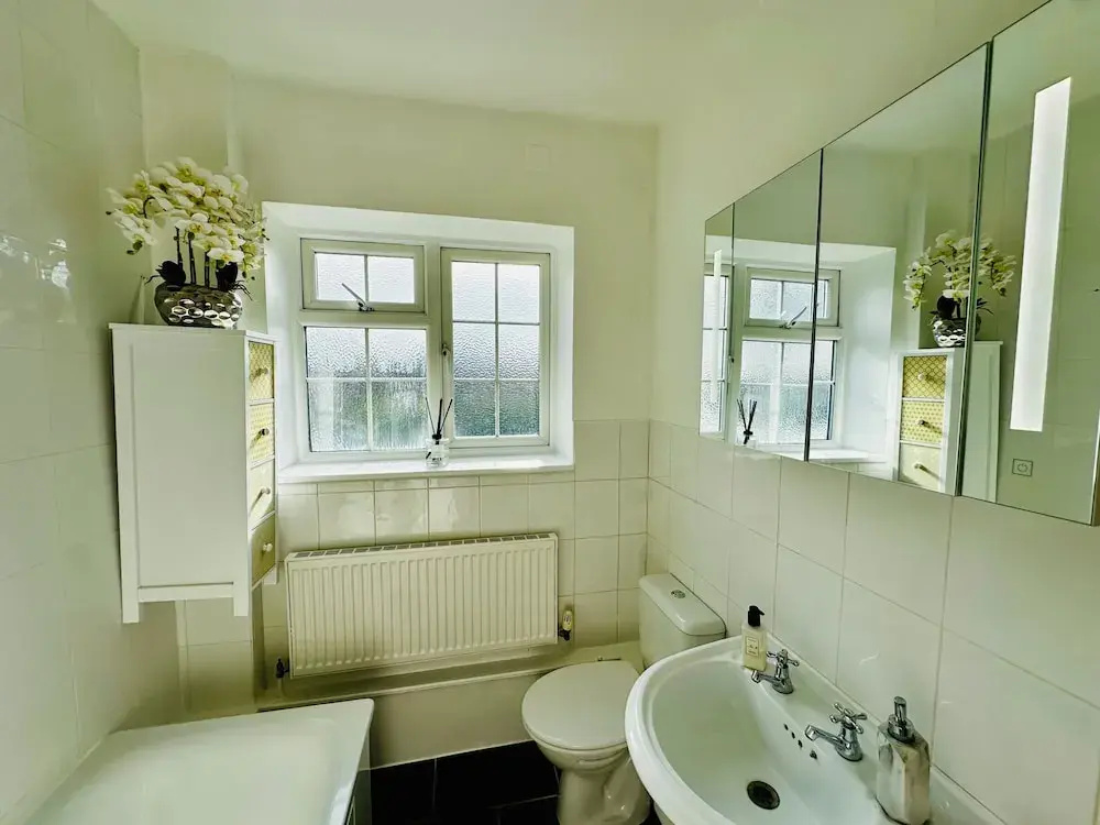 Gerrardscross - Stay4 - Parking - Petsok - Wembley