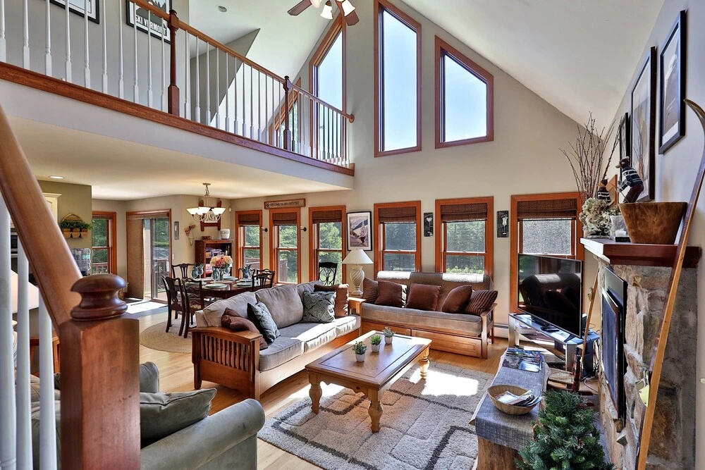 Cortina Mountain Chalet - Outdoor Hot Tub - Close to Pico and Killington Mountains home
