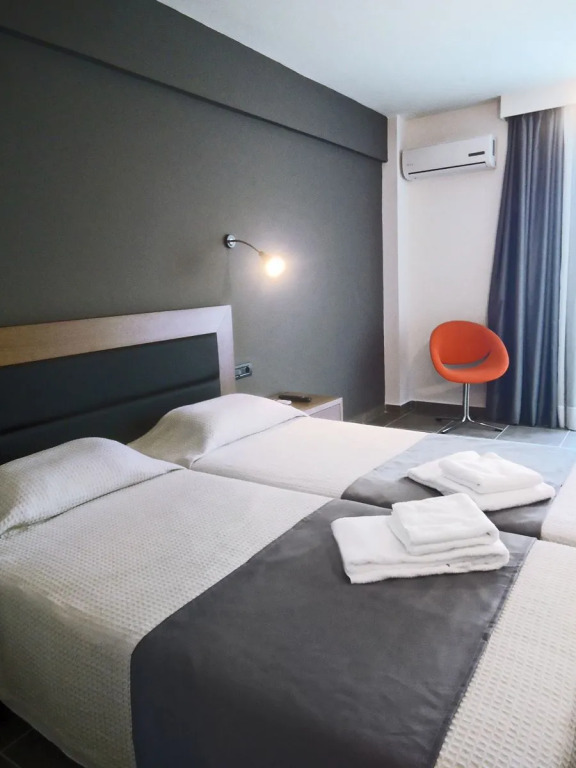 Amphitryon City Hotel