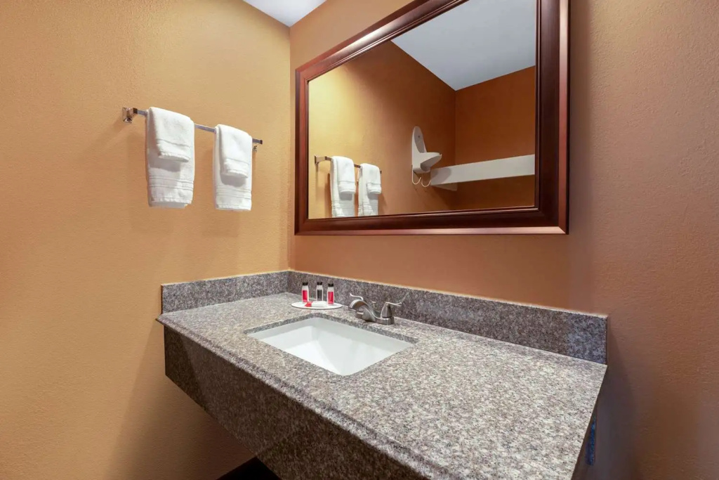 Rosewood Inn & Suites