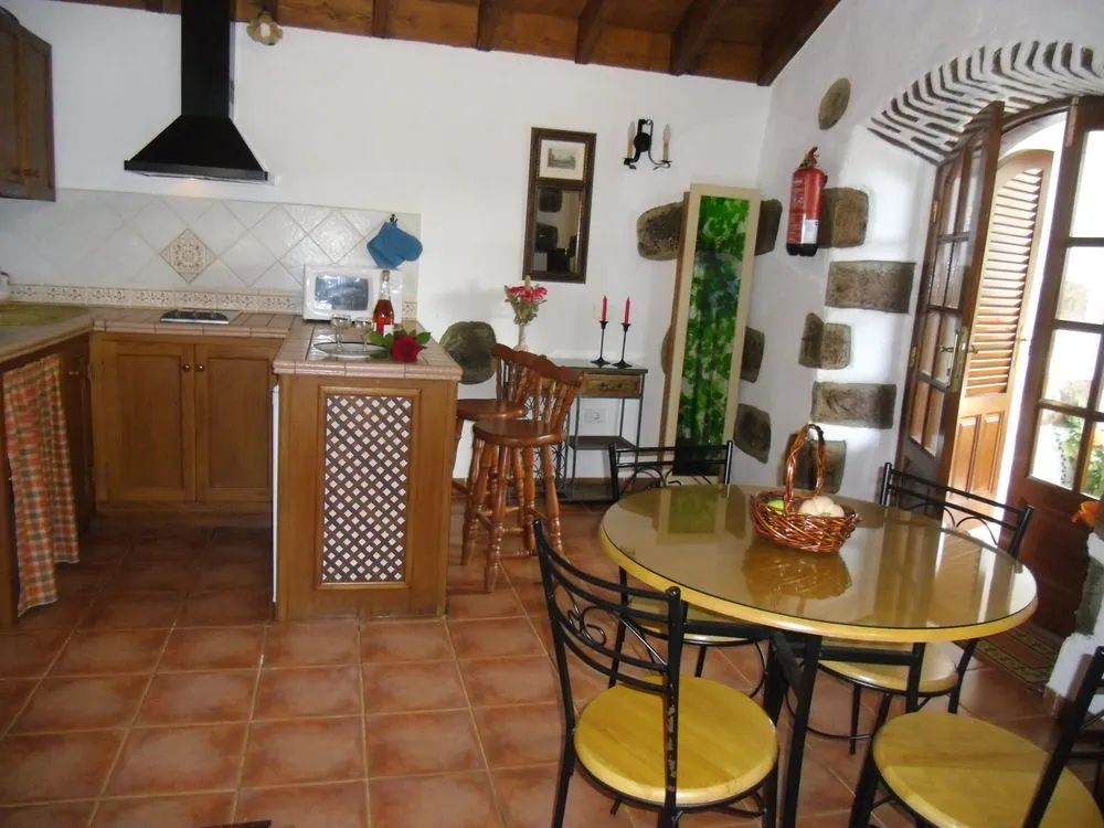 Finca El Picacho Apartments in the countryside 2 Km from the beach