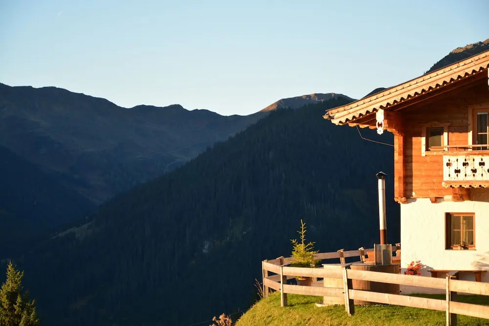 Wallegg Lodge - Alpine Premium Chalet - Ski In-Ski Out - Real Alpine Location Saalbach