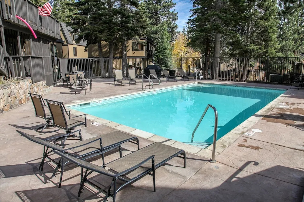 Bigwood 80 Remodeled, Private Washer Dryer, Close to Eagle Lodge by RedAwning