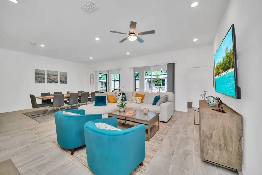 12 BR Private Pool Movie Theatre Themed Rooms