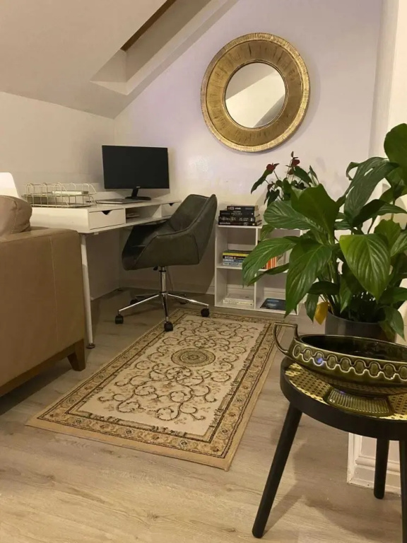 Gorgeous 2 Bedroom Apartment in Vibrant Leith With Amazing Views