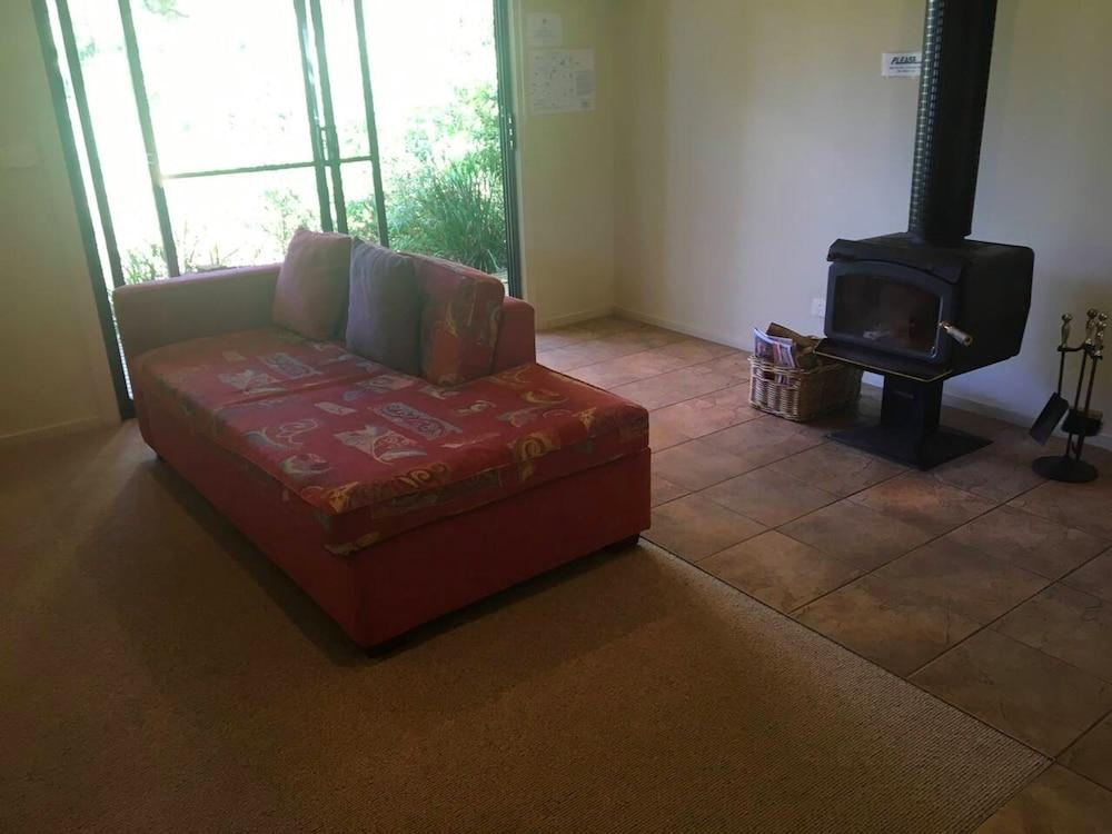 Idyllic Retreat For 4 People in Beautiful Otway Ranges, Recharge & Refresh in Hot Tub