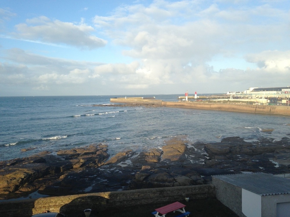 Apartment With 3 Bedrooms in Treffiagat, With Wonderful sea View and W