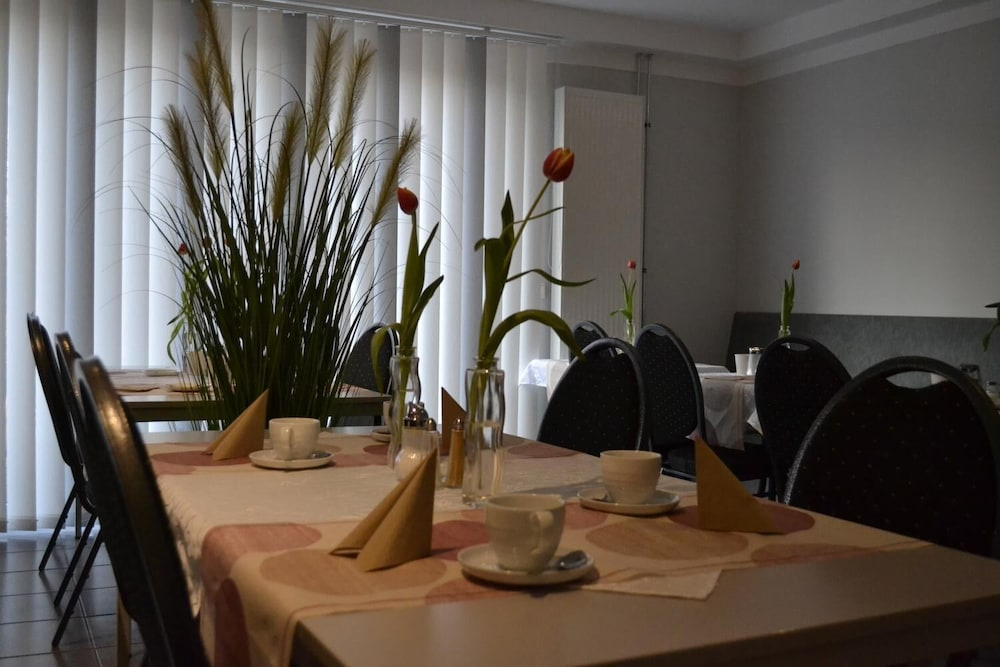 Hotel Café Galerie I Hannover-Garbsen I Free Parking