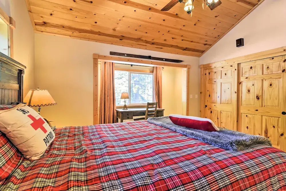 Lake Tahoe Cabin w/ Private Beach Access, Tahoma