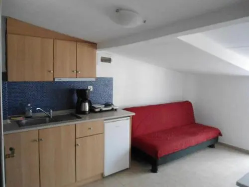 Leonidas Apartments