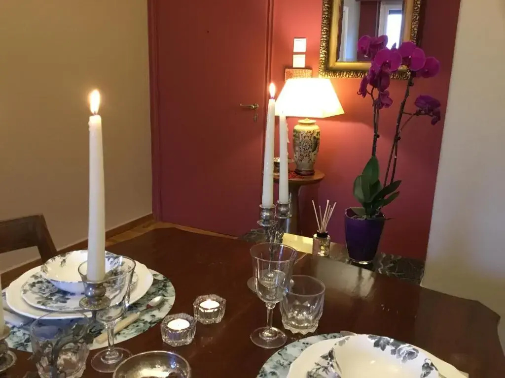 Athens-Plaka, Peter’s beautiful apartment in Temple of Zeus