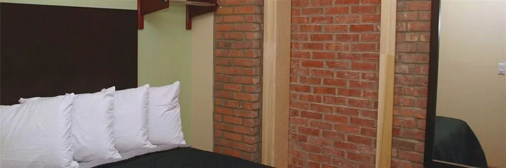Hotel 99