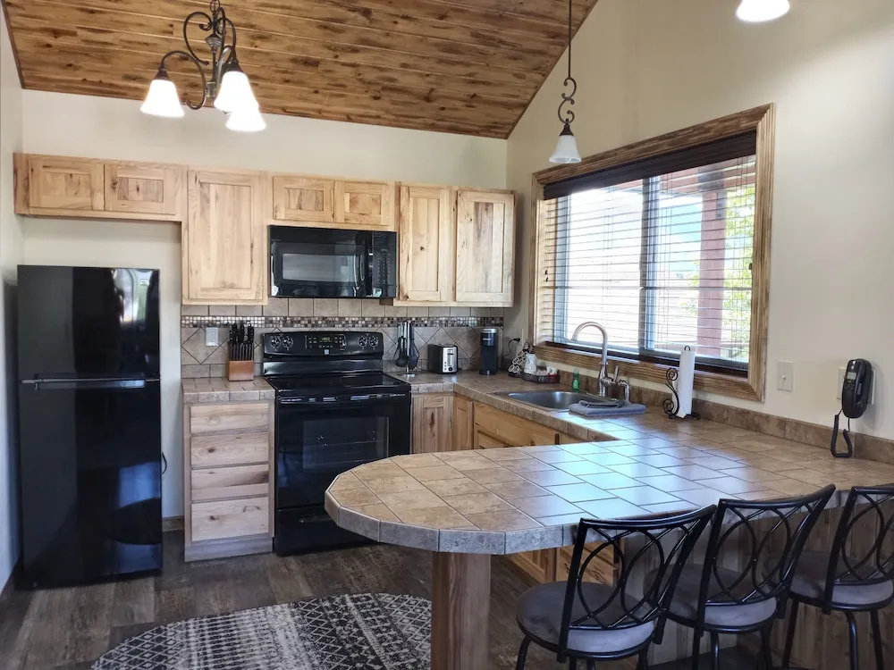 Yellowstone Riverside Cottages