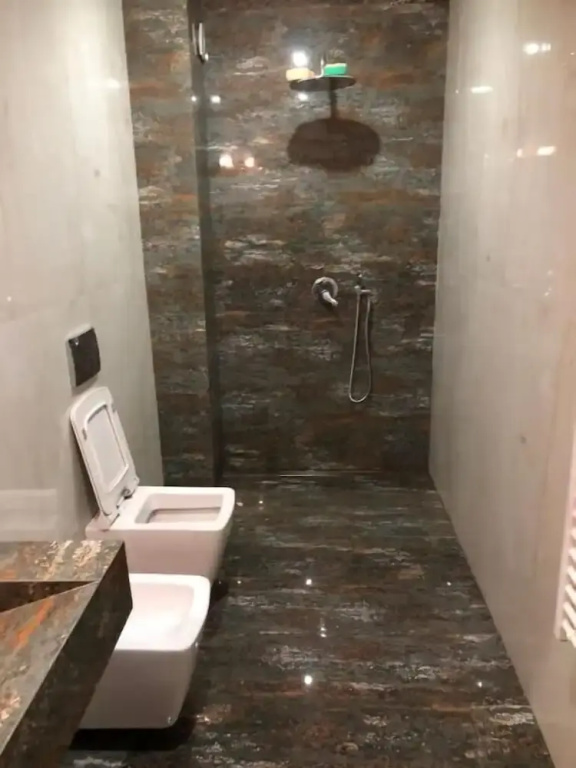 Tirent Apartment Komuna Parisit 1