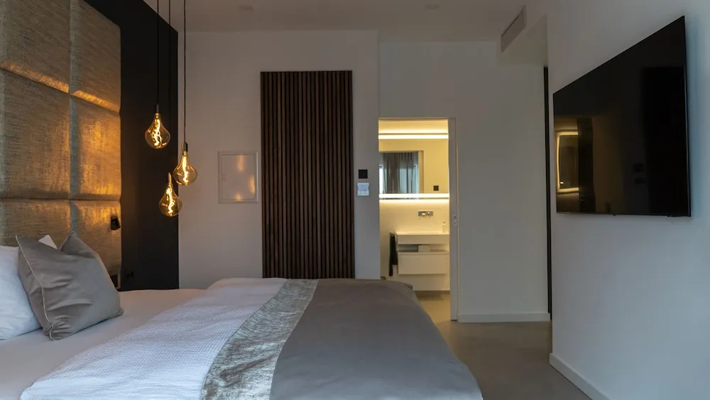 THE NEWSHA SIGNATURE HOME