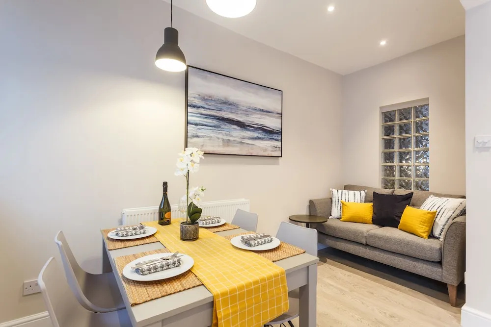 Stylish Town Centre House - Reef House