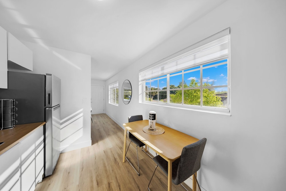 Miami Retreat 1-BD - Parking and Gym