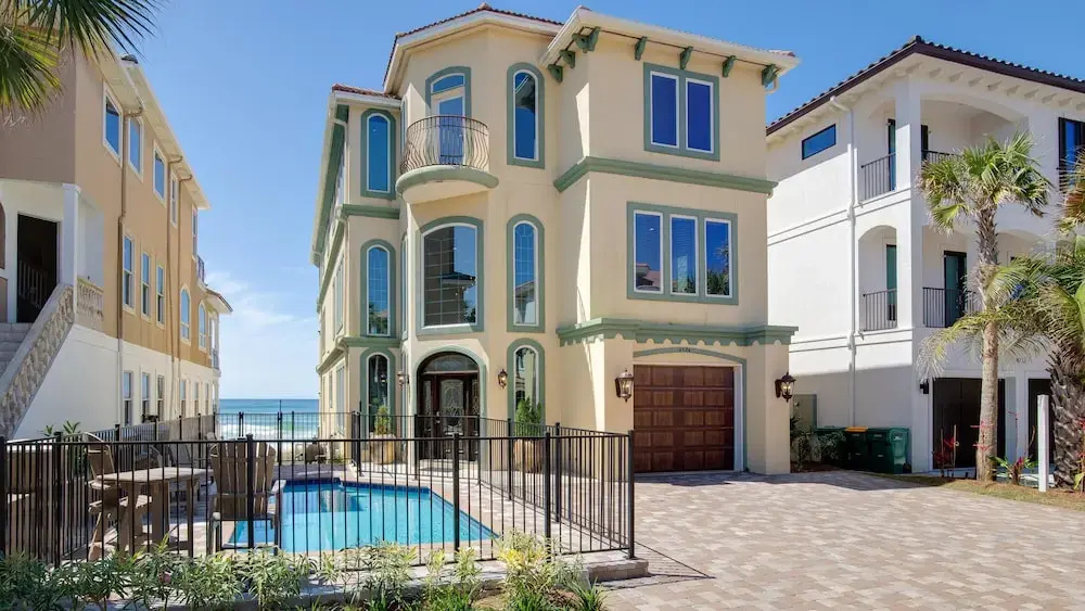 Gulf Front, Pool, Hot Tub- 2 Kitchens - Elevator